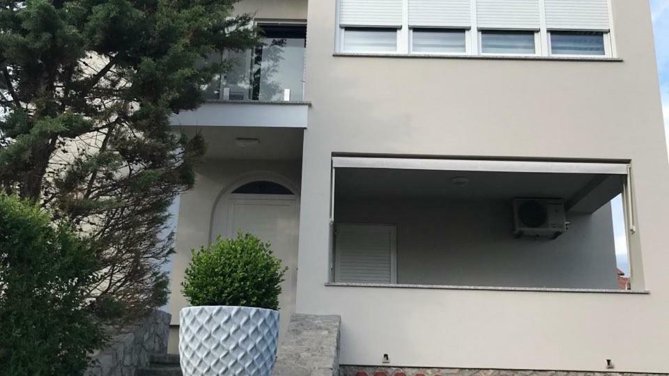 P&l Apartment